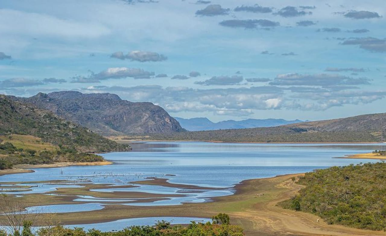 Ambiente iluminado à noite